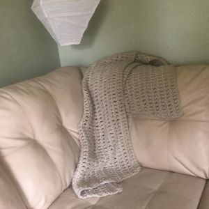 BK10 Hand-knitted Beige Scoop Scarf/throw